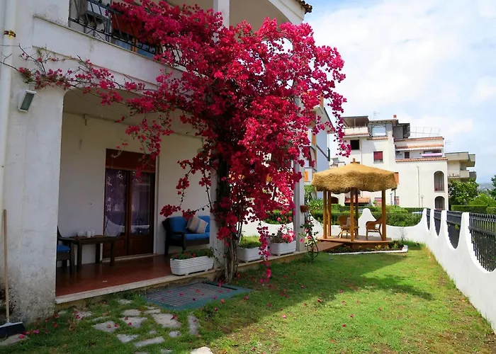 صورة فيلا مينتورنوفي Casa Vacanze Ulysses' Sun Garden