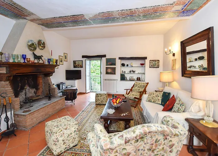 3 Bedroom Lovely Apartment In Nespolo Foto