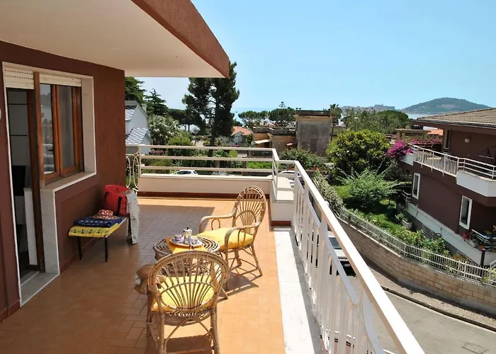 foto di Locazione Turistica Villa Altamira con Tennis Vendicio